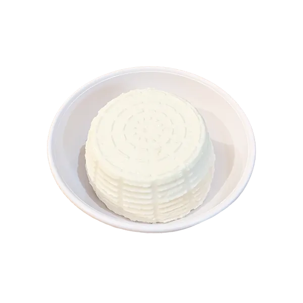 Ricotta fresca in un piatto